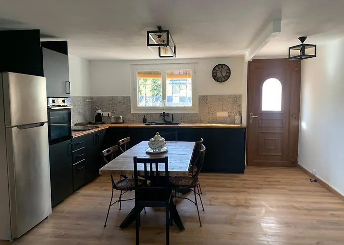 Holiday home Maison 5mn De La Frejus